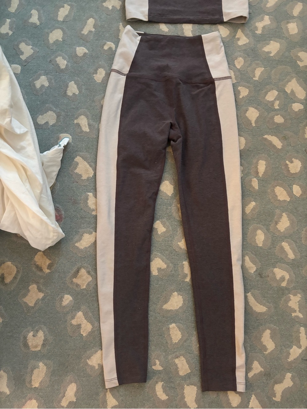 Beyond Yoga Gray & Cream Athletic set - Picture 3 of 5